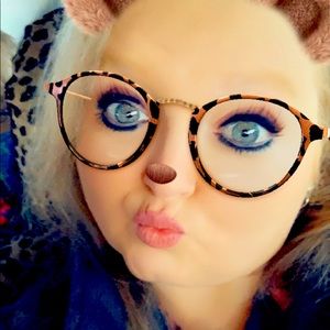 Meet your Posher, Connie